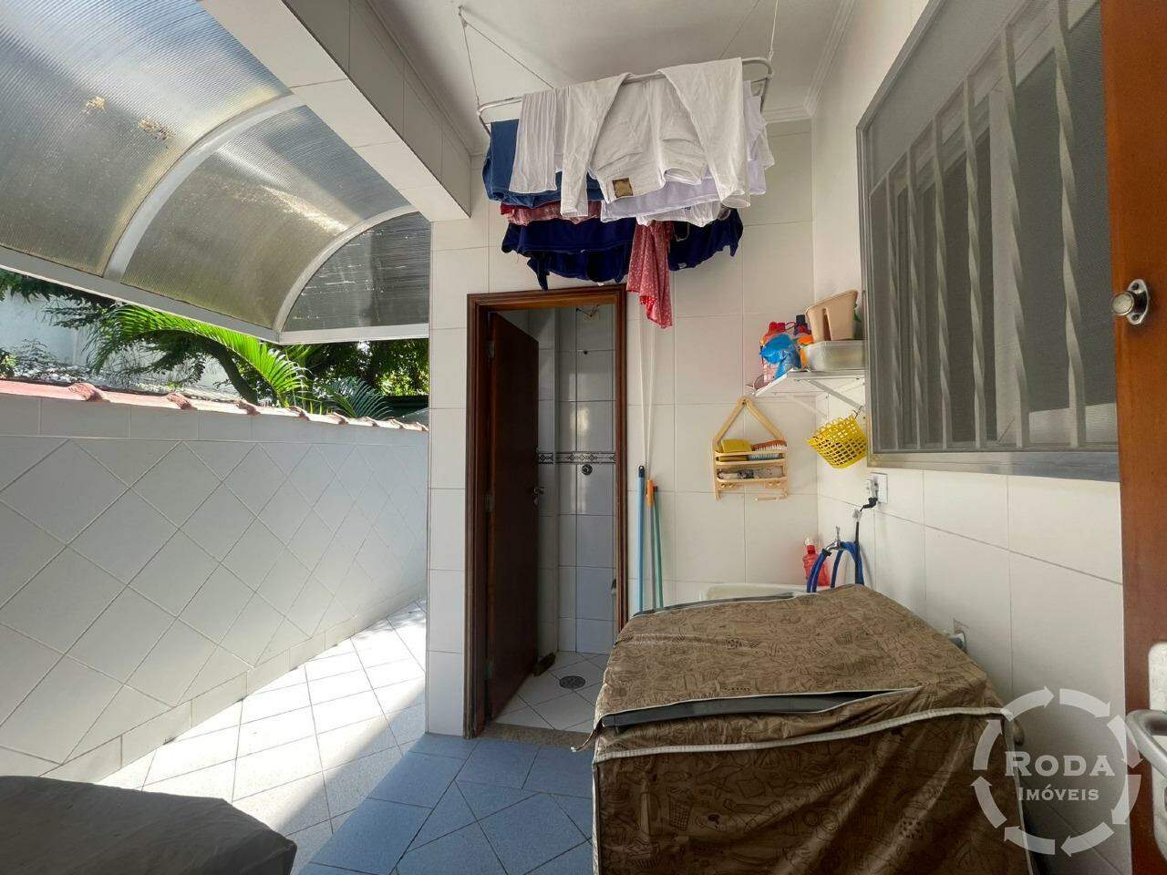 Casa Sobreposta baixa à venda no Embaré: 