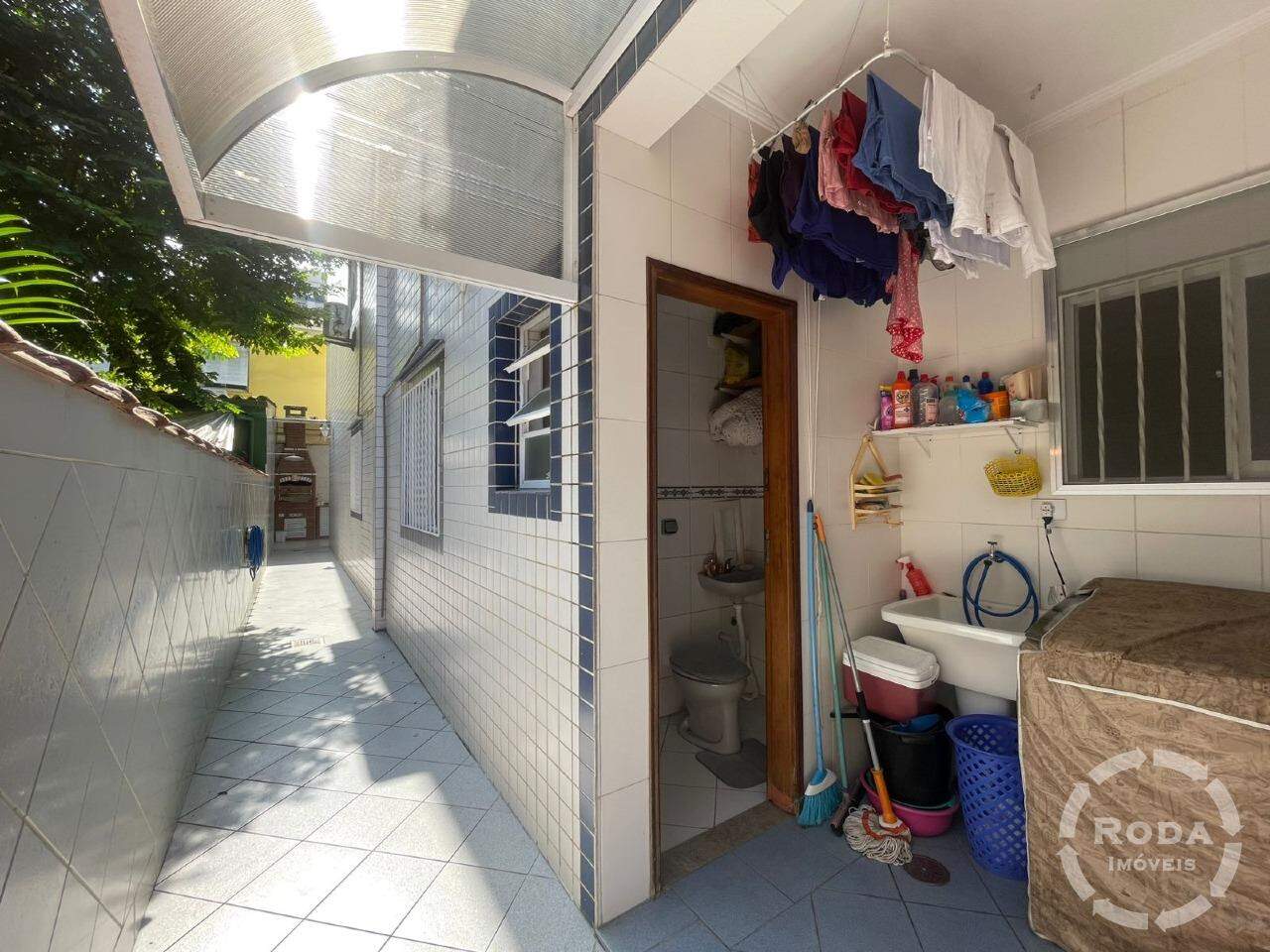 Casa Sobreposta baixa à venda no Embaré: 