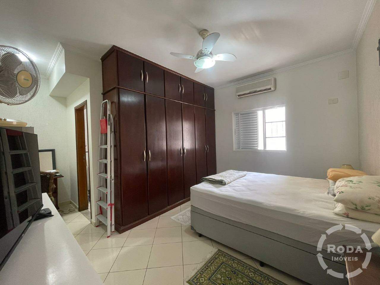 Casa Sobreposta baixa à venda no Embaré: 