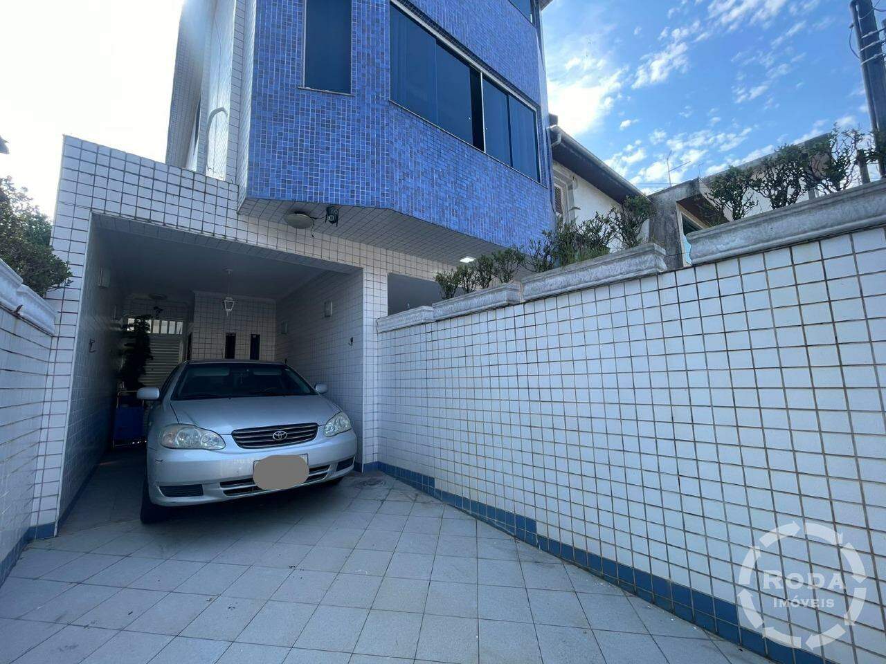 Casa Sobreposta baixa à venda no Embaré: 