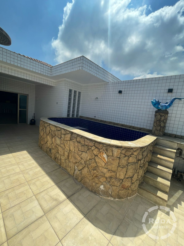 Casa Sobreposta Alta à venda no Embaré: 