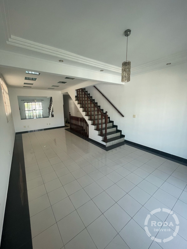 Casa Sobreposta Alta à venda no Embaré: 