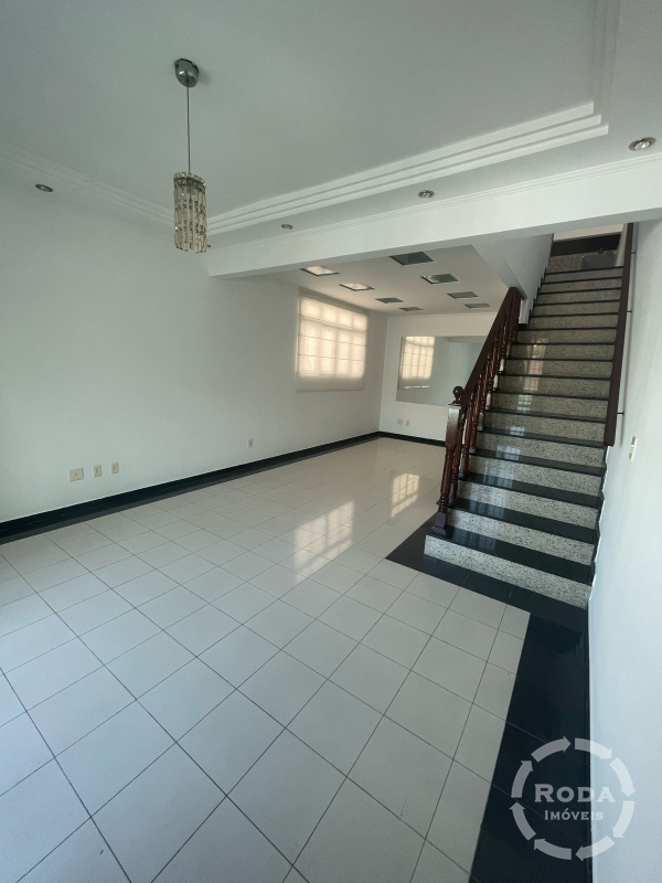 Casa Sobreposta Alta à venda no Embaré: 