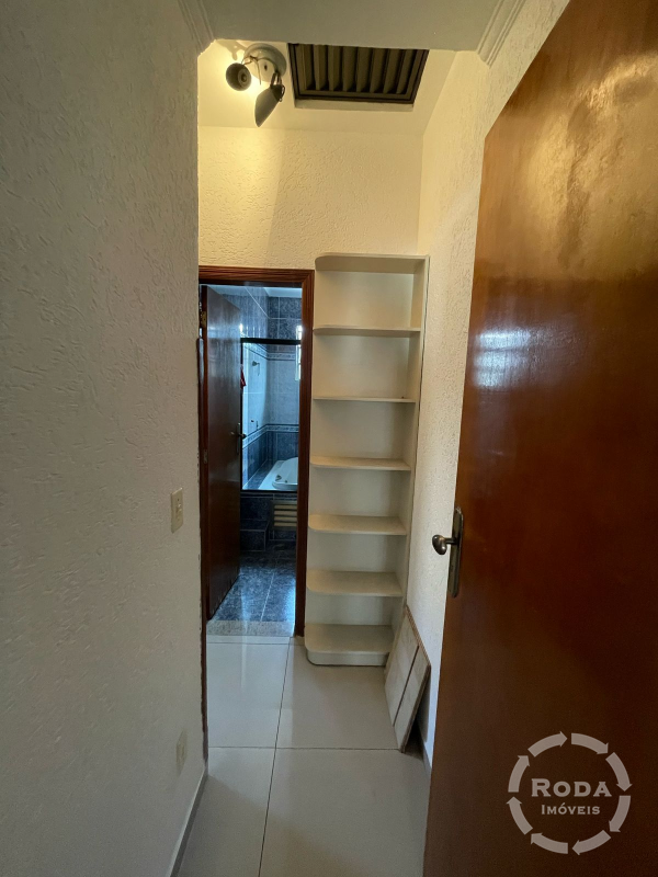 Casa Sobreposta Alta à venda no Embaré: 