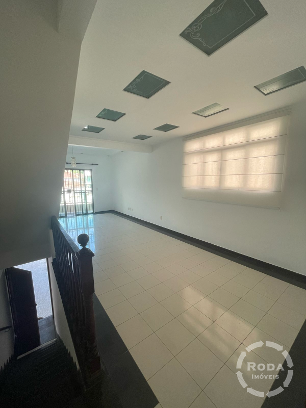 Casa Sobreposta Alta à venda no Embaré: 