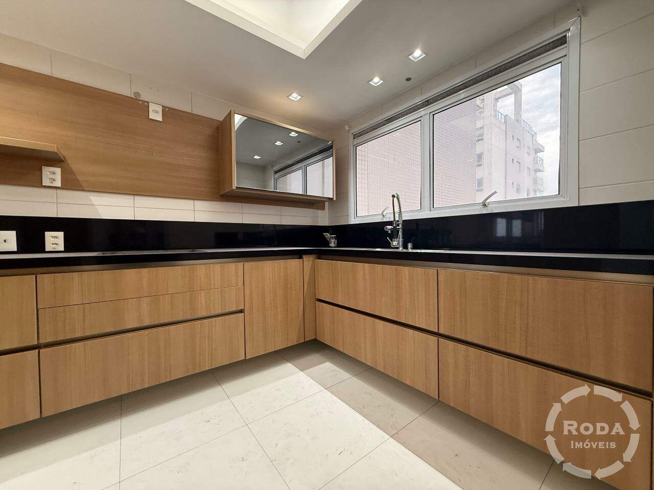 Apartamento à venda no Ponta da Praia: 