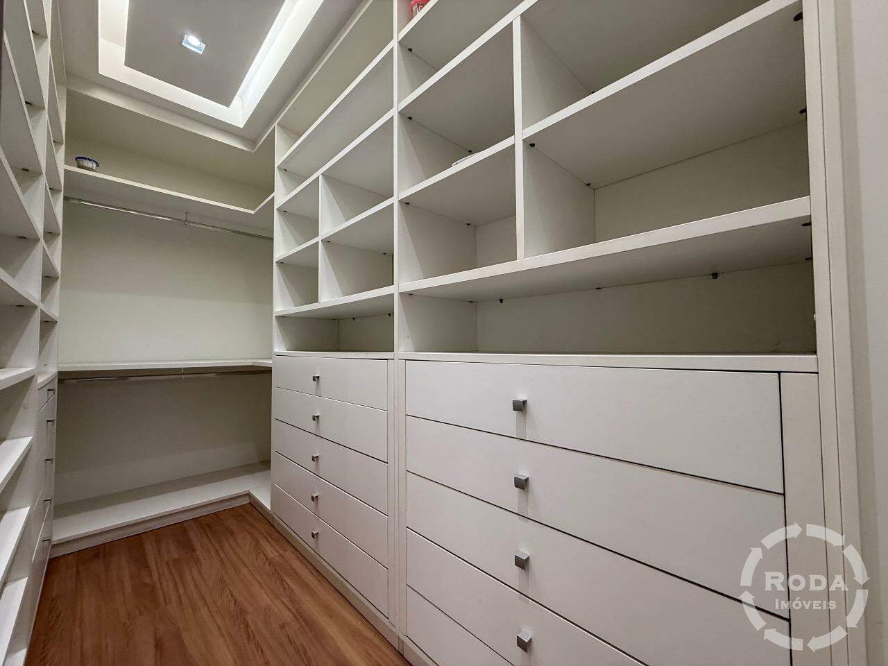 Apartamento à venda no Ponta da Praia: 