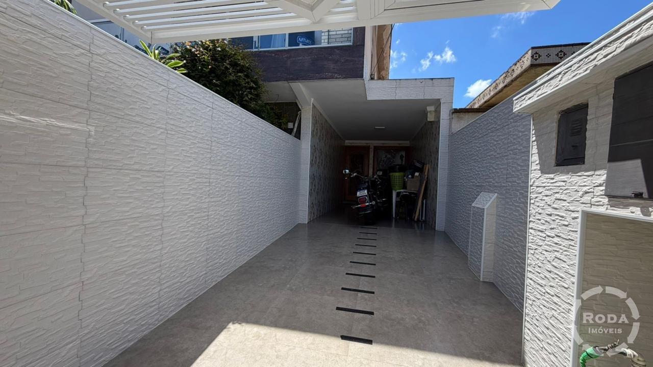 Casa Sobreposta Alta à venda no Estuário: 