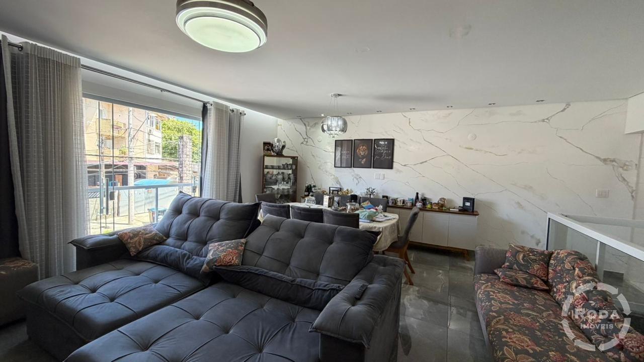 Casa Sobreposta Alta à venda no Estuário: 