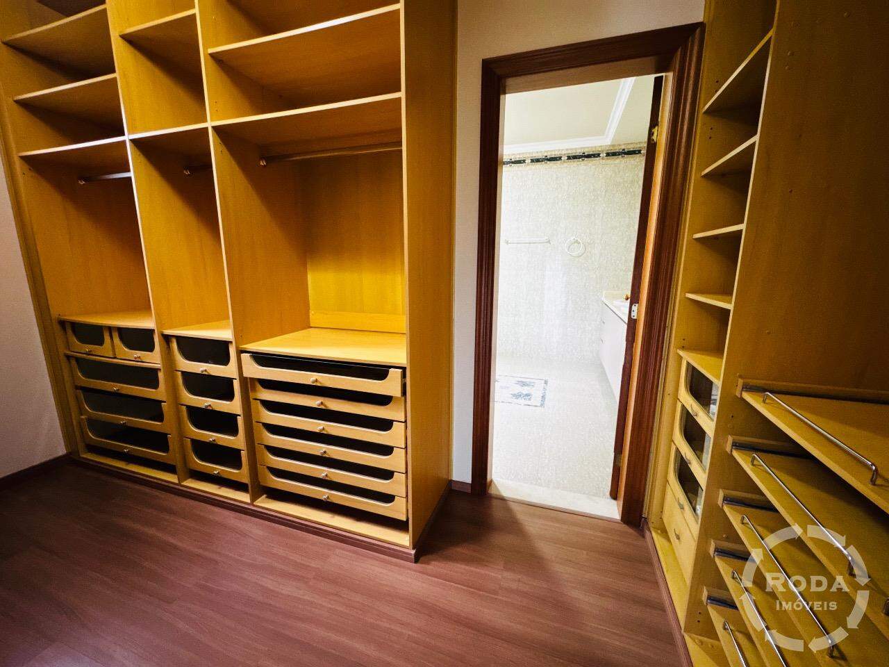 Casa de Condomínio à venda no Marapé: 
