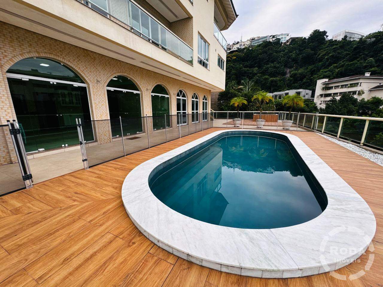 Casa de Condomínio à venda no Marapé: 