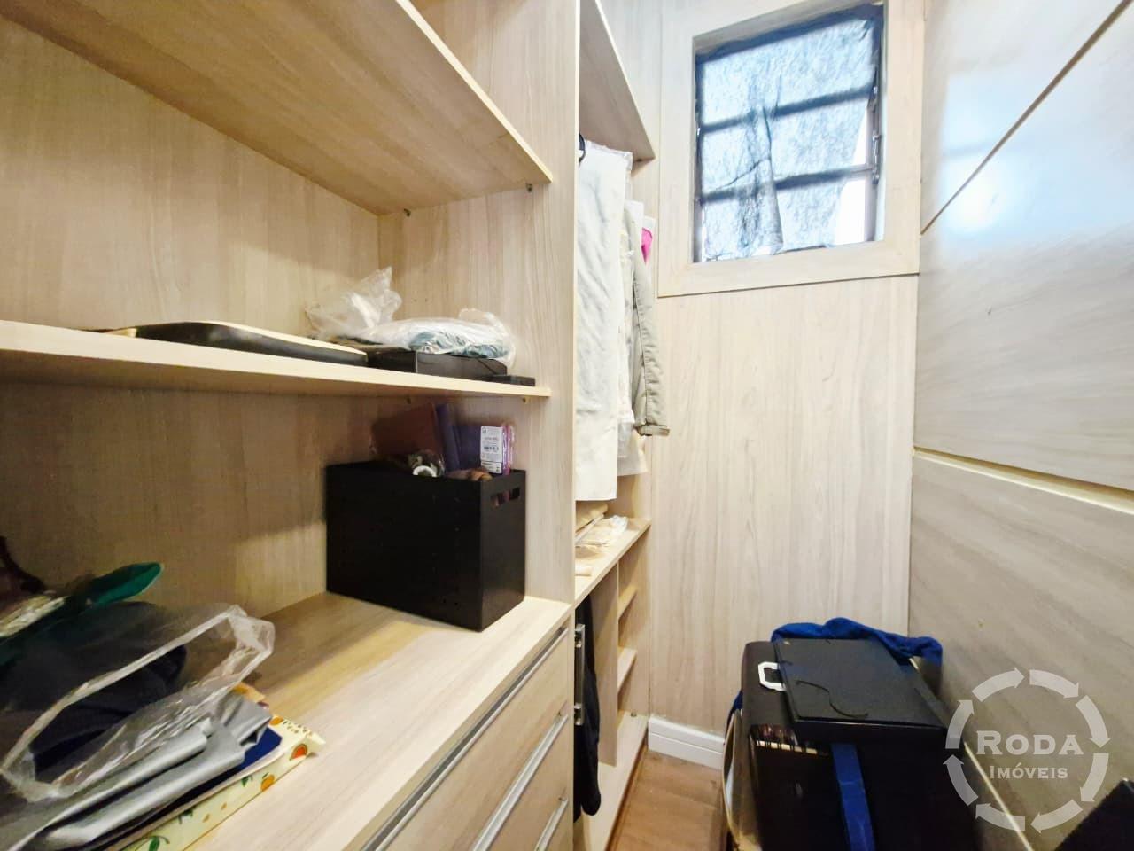 Apartamento à venda no Gonzaga: CLOSET-SUÍTE 2