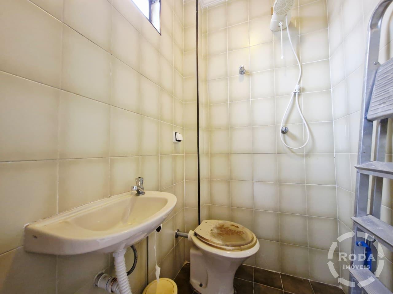 Apartamento à venda no Gonzaga: WC DE SERVIÇO