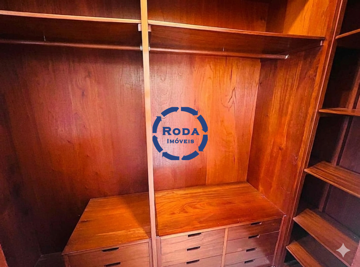 Sobrado Isolado à venda no Embaré: 