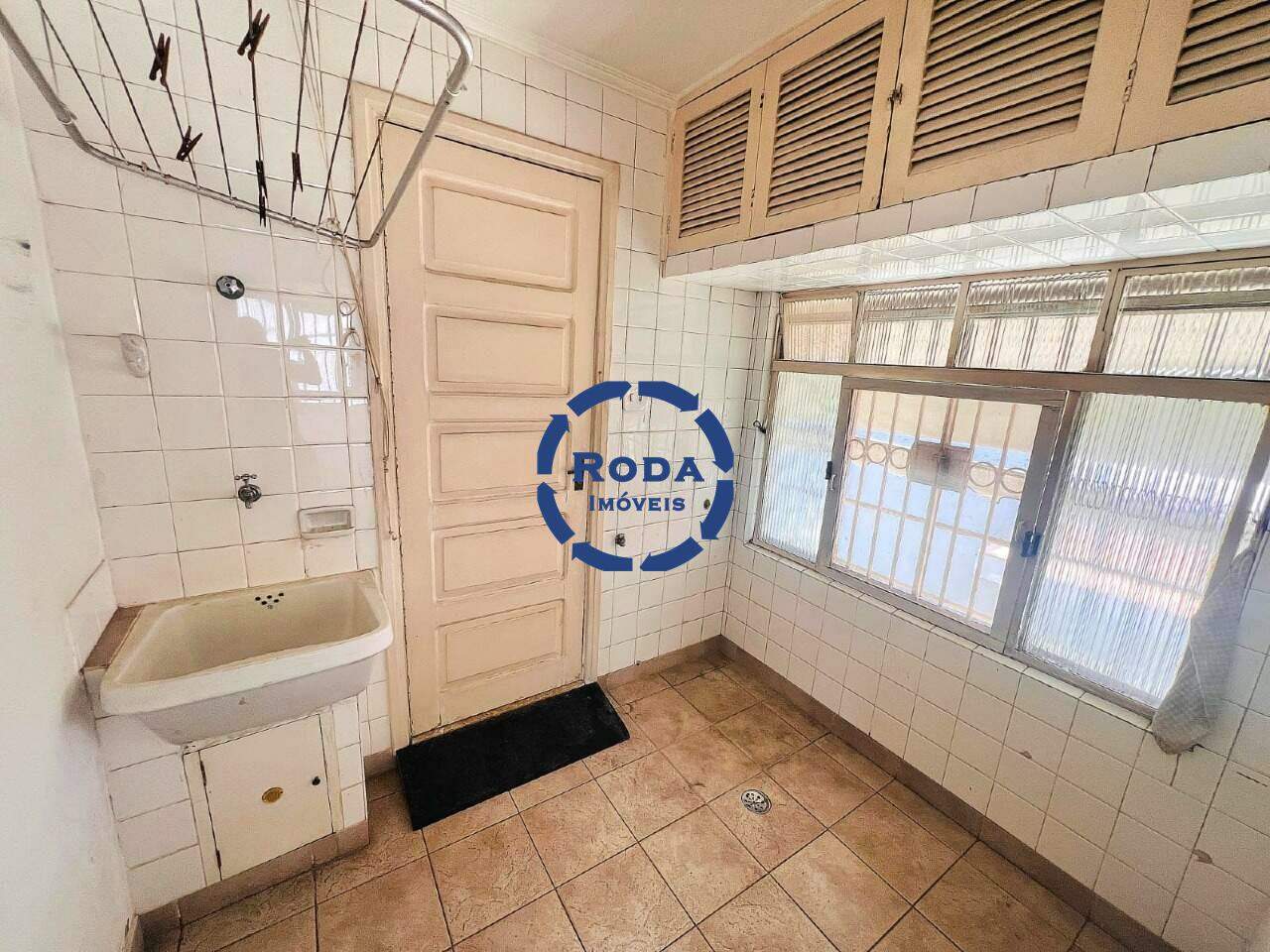 Sobrado Isolado à venda no Embaré: 