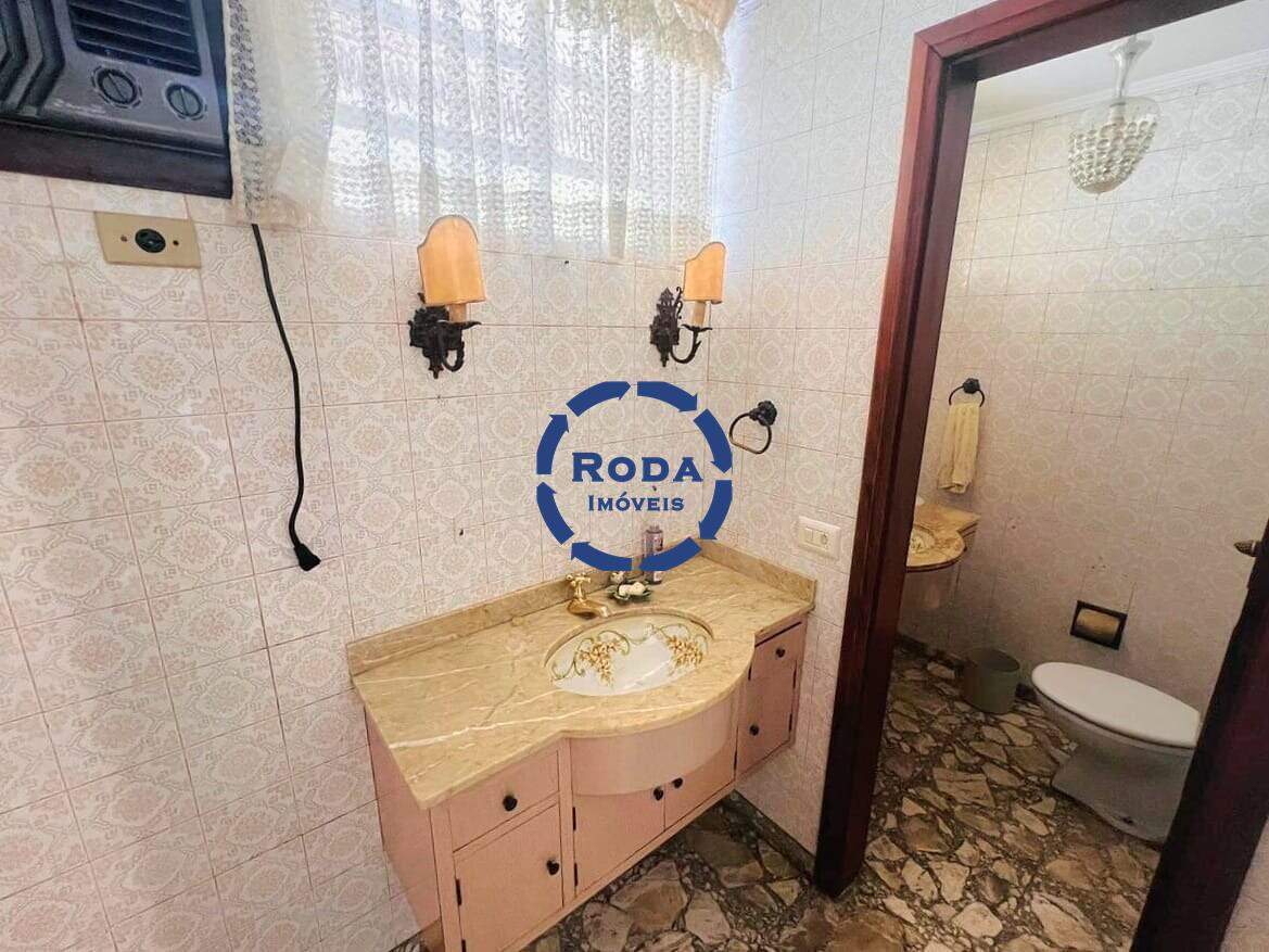 Sobrado Isolado à venda no Embaré: 