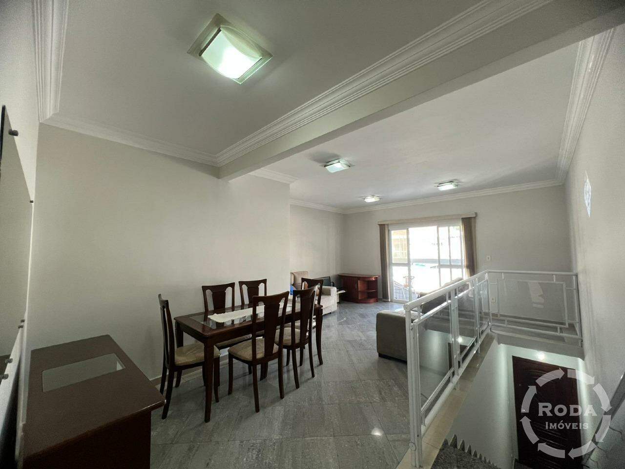 Casa Sobreposta Alta para aluguel no Ponta da Praia: 