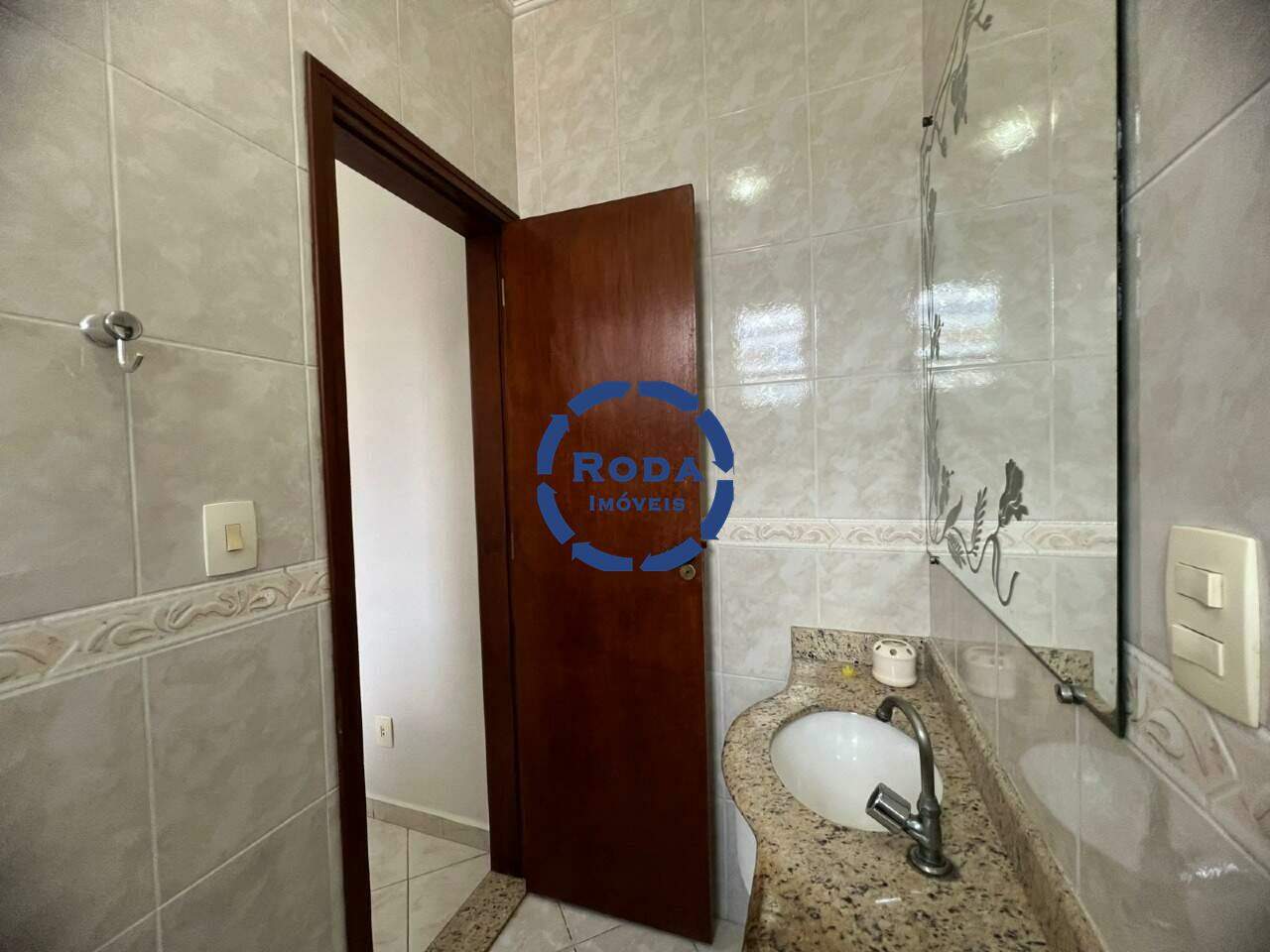 Casa Sobreposta Alta para aluguel no Ponta da Praia: 