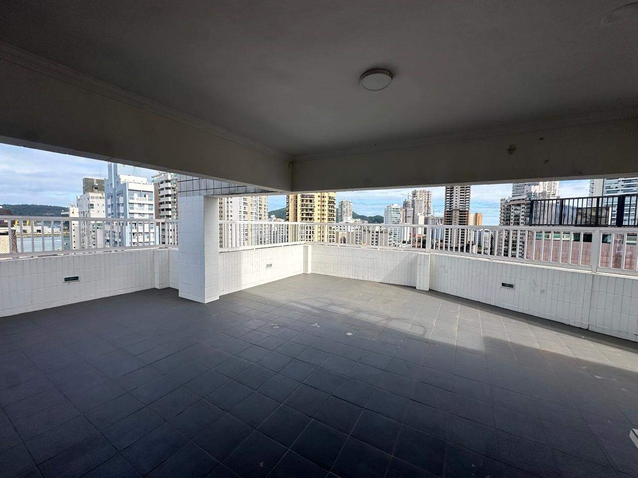 Apartamento à venda no Ponta da Praia: 