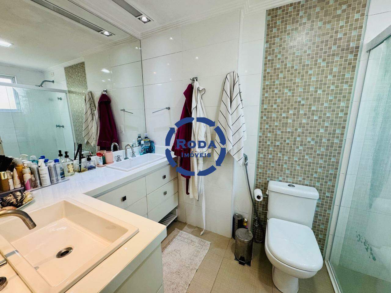 Apartamento à venda no Embaré: banheiro da 1º suite
