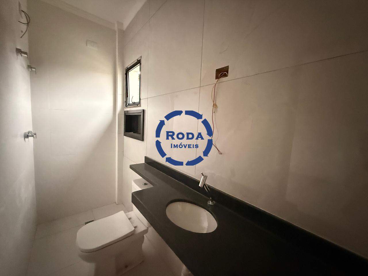 Sobrado à venda no Estuário: BANHEIRO SUITE