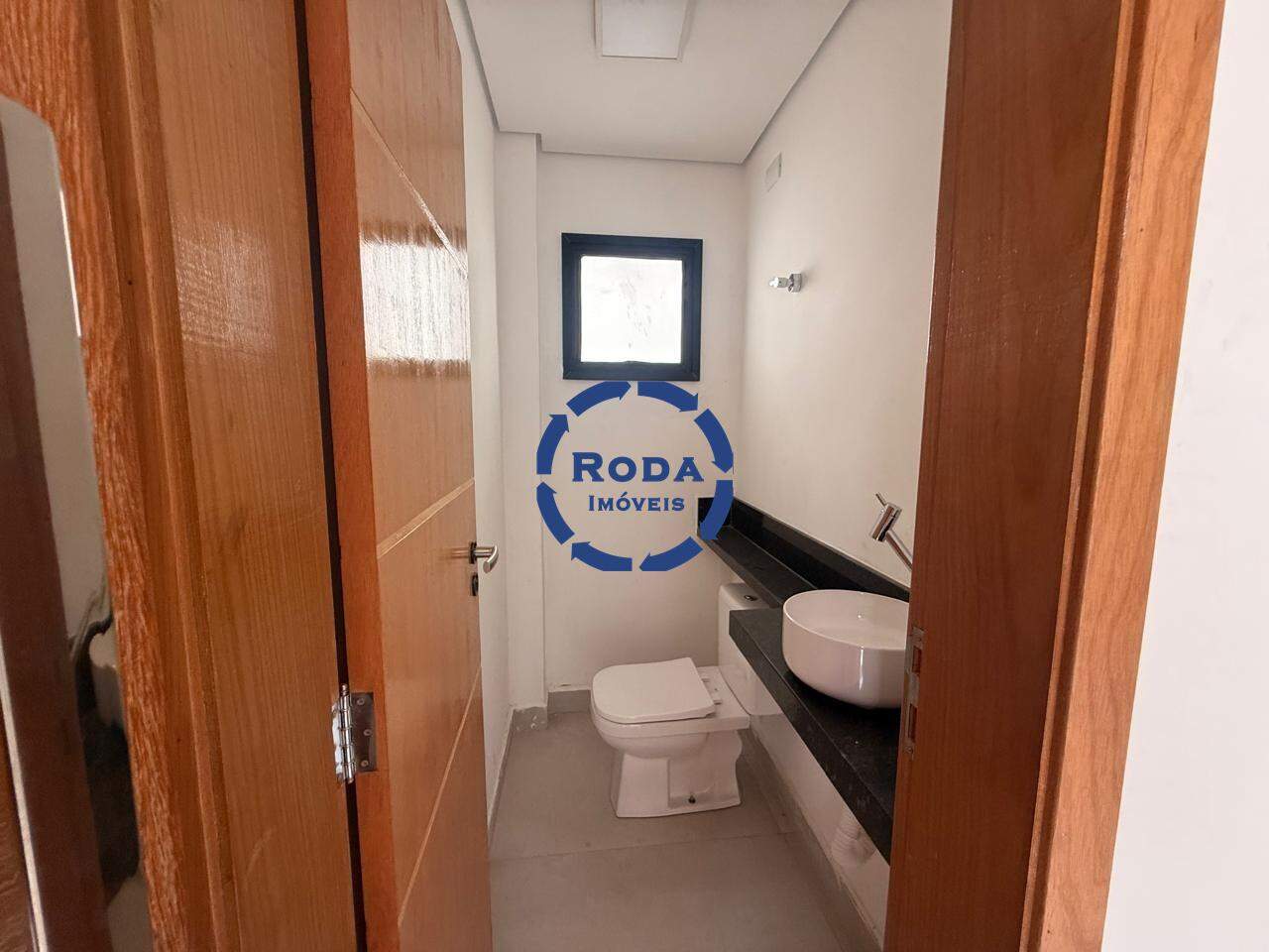 Sobrado à venda no Estuário: LAVABO