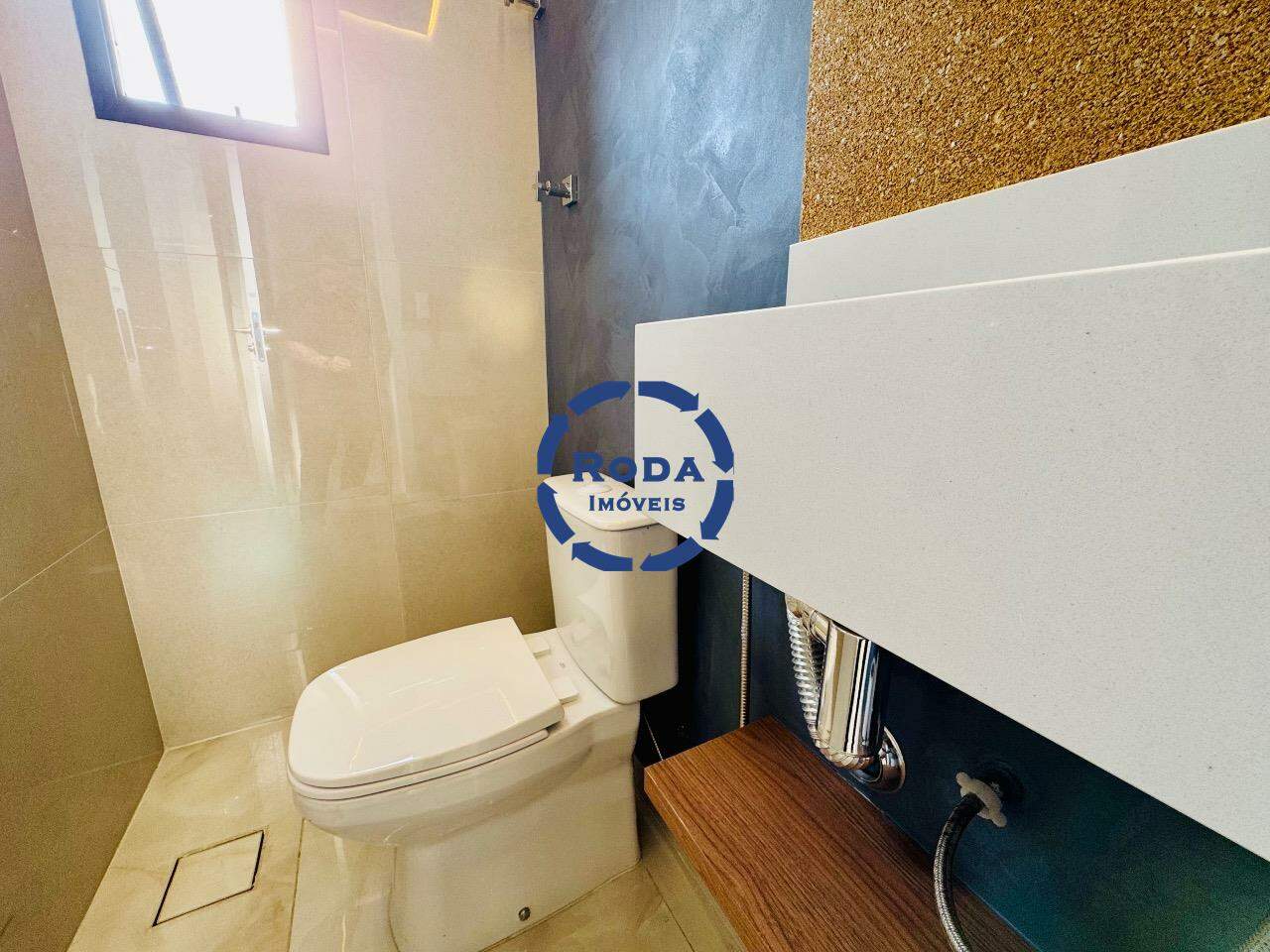 Apartamento à venda no Boqueirão: lavabo