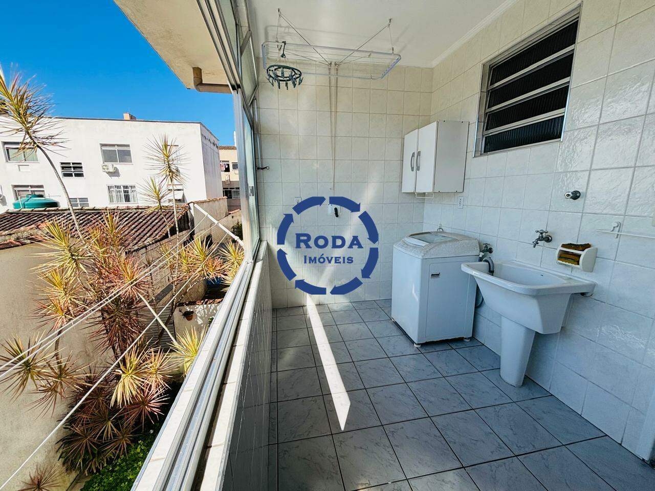 Casa de Condomínio à venda no Embaré: 