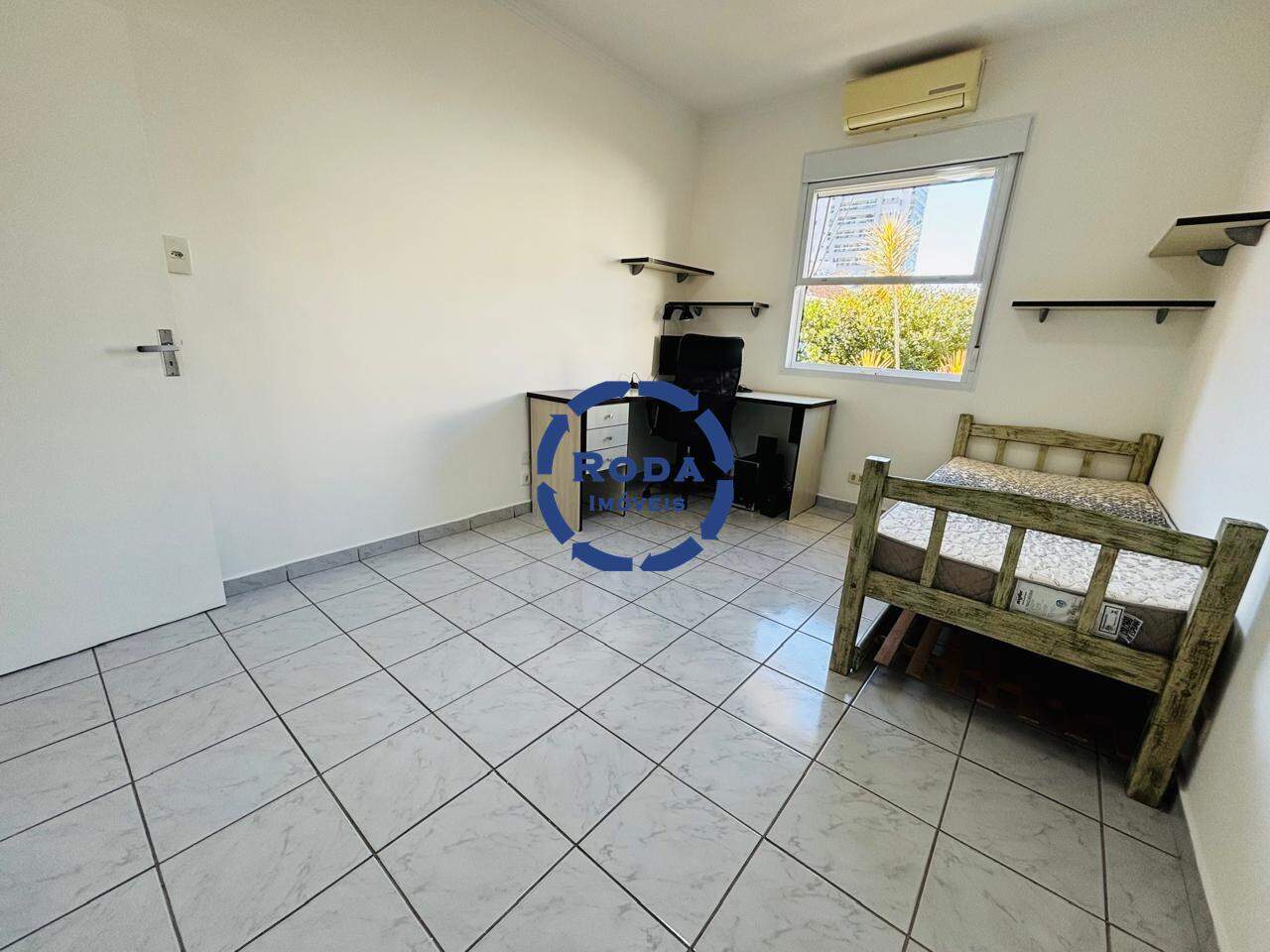 Casa de Condomínio à venda no Embaré: 