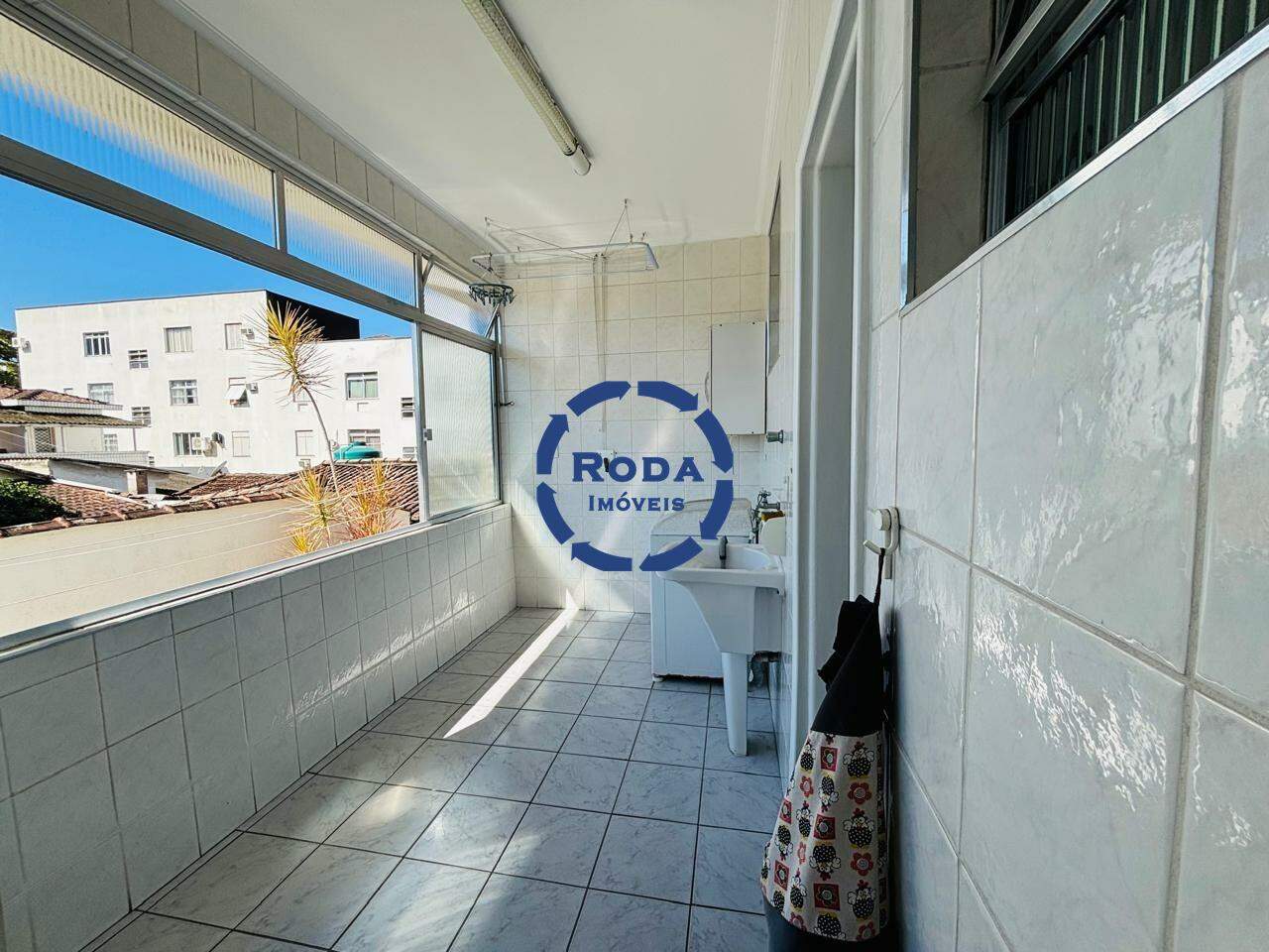 Casa de Condomínio à venda no Embaré: 