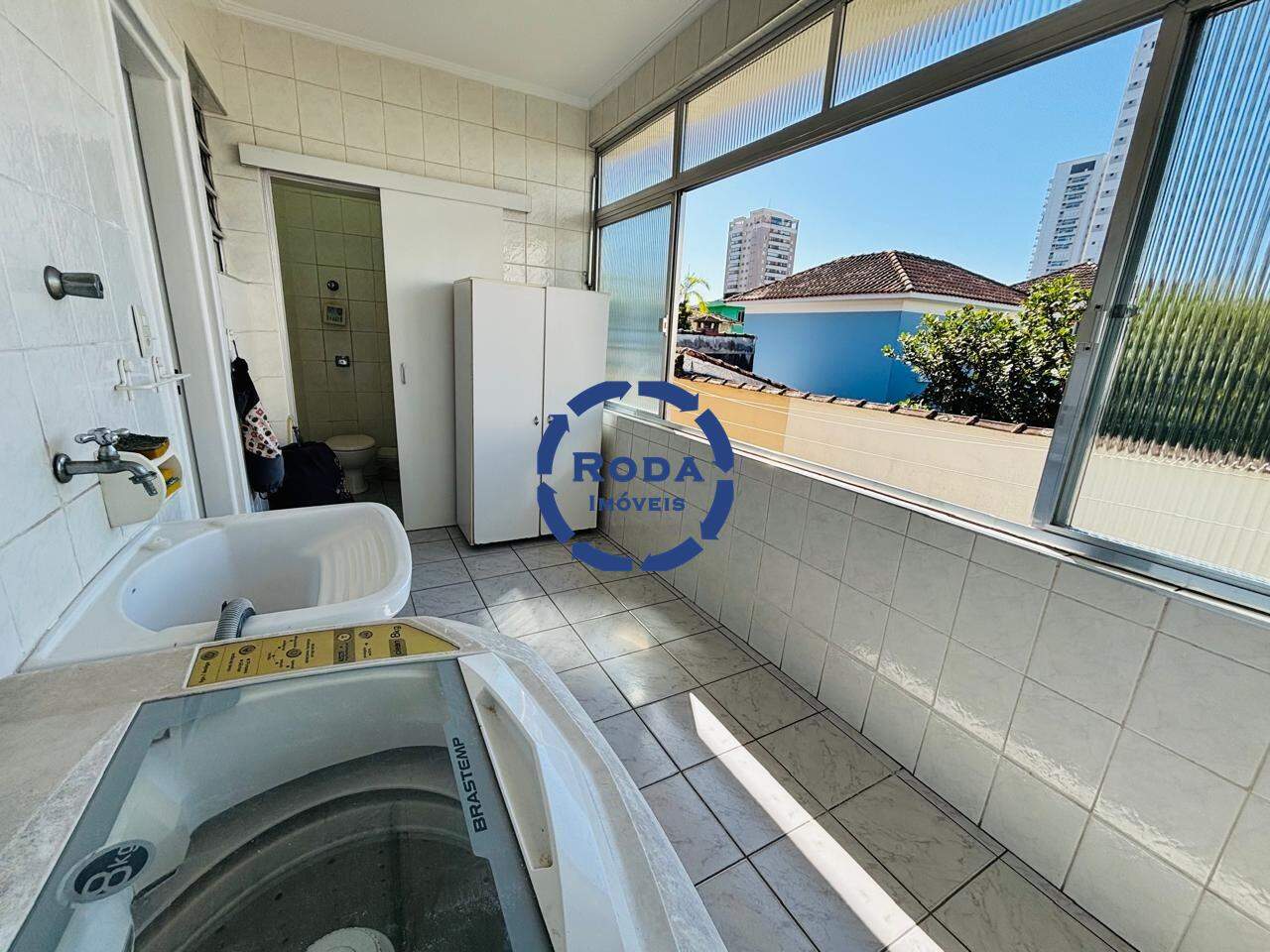 Casa de Condomínio à venda no Embaré: 