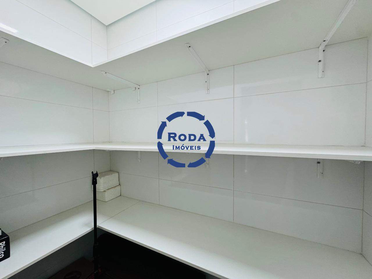 Apartamento à venda no Embaré: despensa