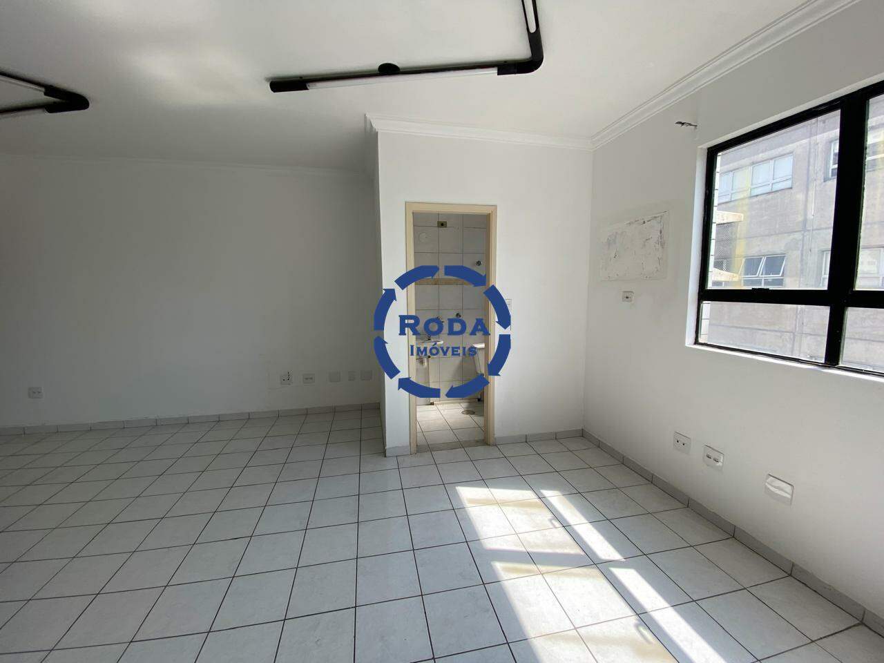 Sala à venda no Vila Mathias: