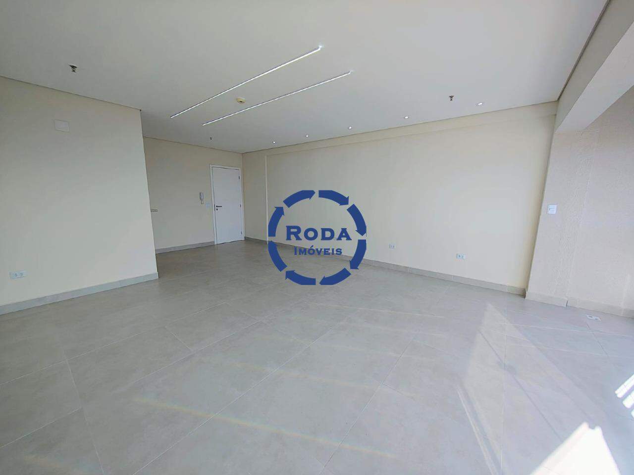 Sala à venda no Vila Mathias: 