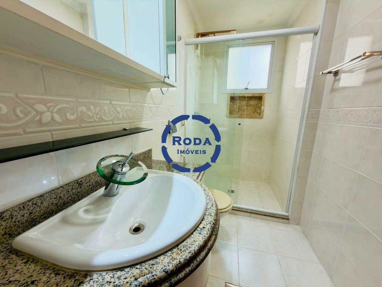 Apartamento à venda no Boqueirão: banheiro social 