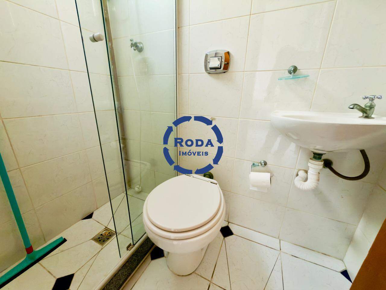Apartamento à venda no Boqueirão: banheiro de serviço