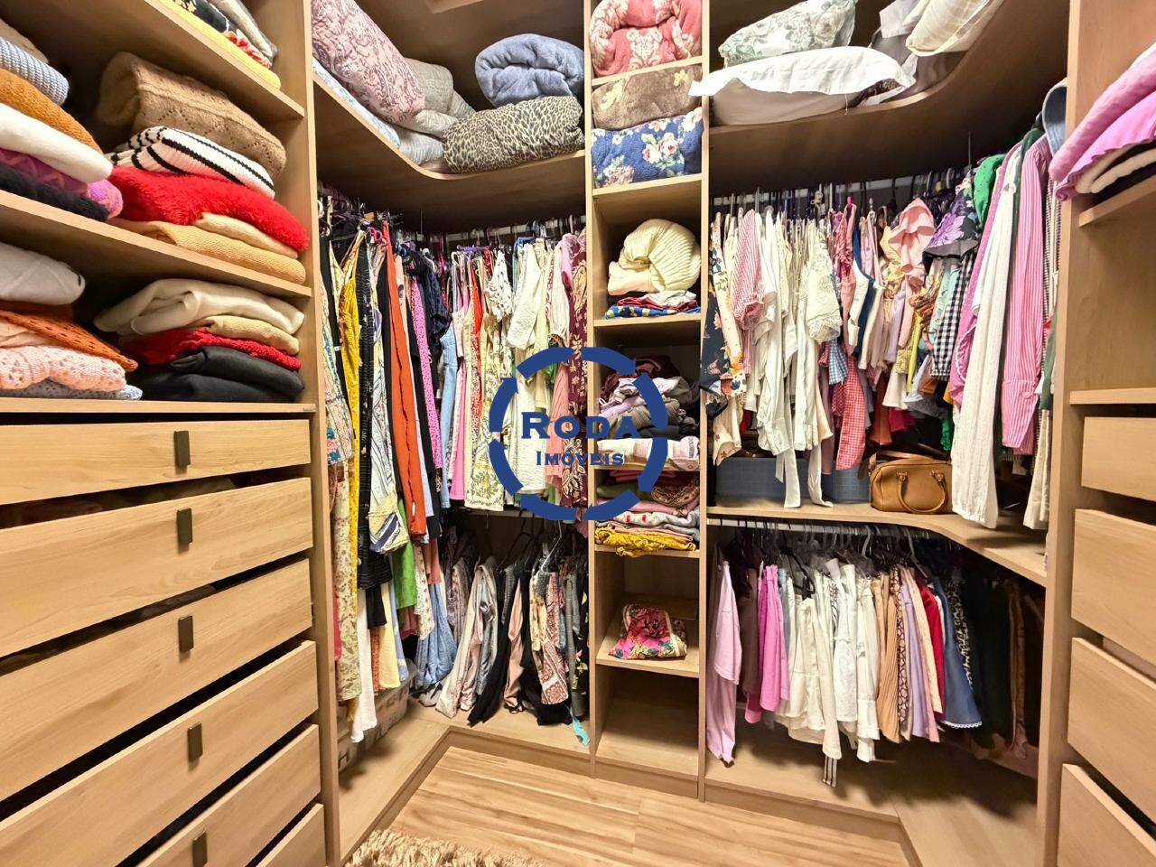 Apartamento à venda no Embaré: Closet Casal