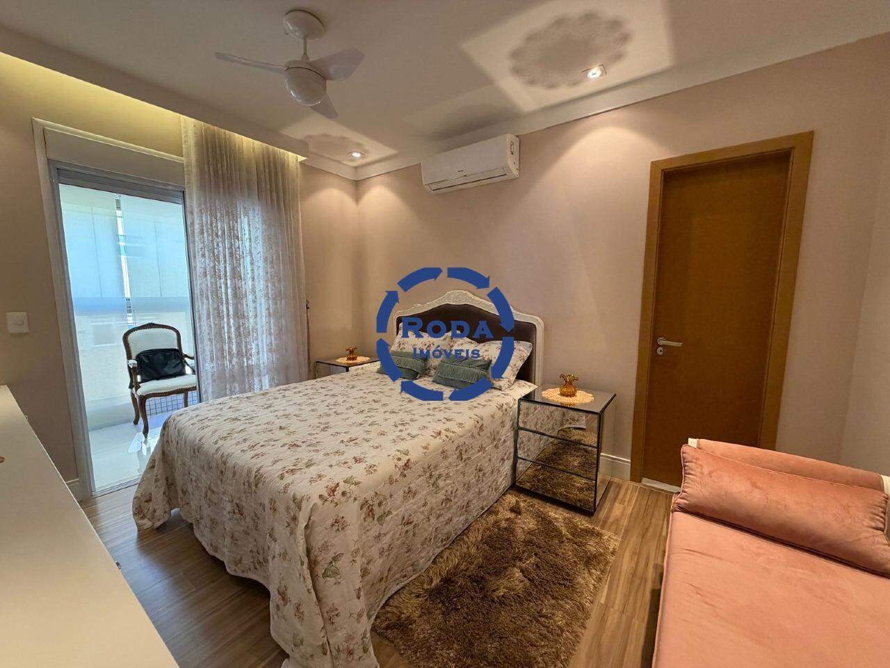 Apartamento à venda no Embaré: Suíte Casal