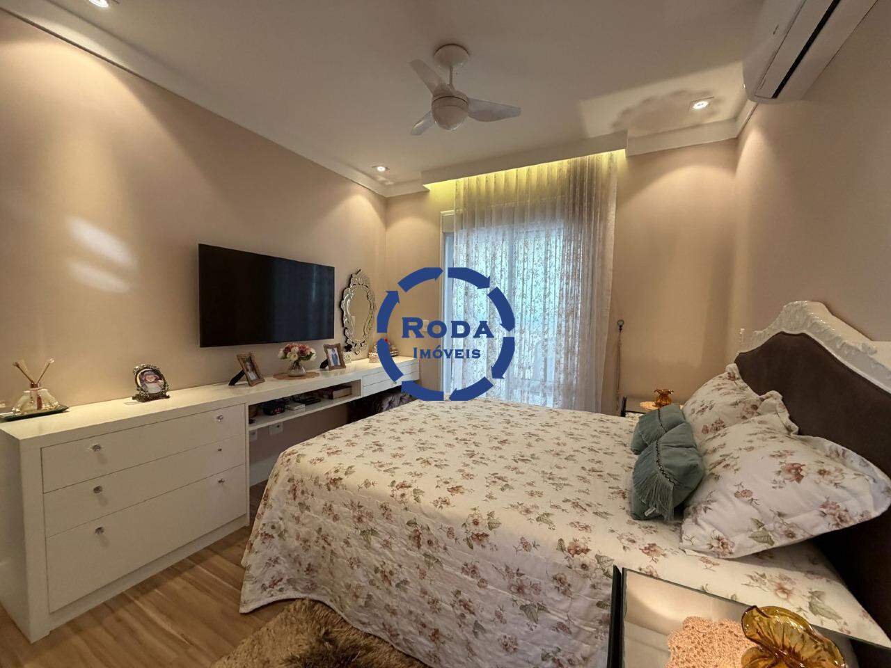 Apartamento à venda no Embaré: Suíte Casal