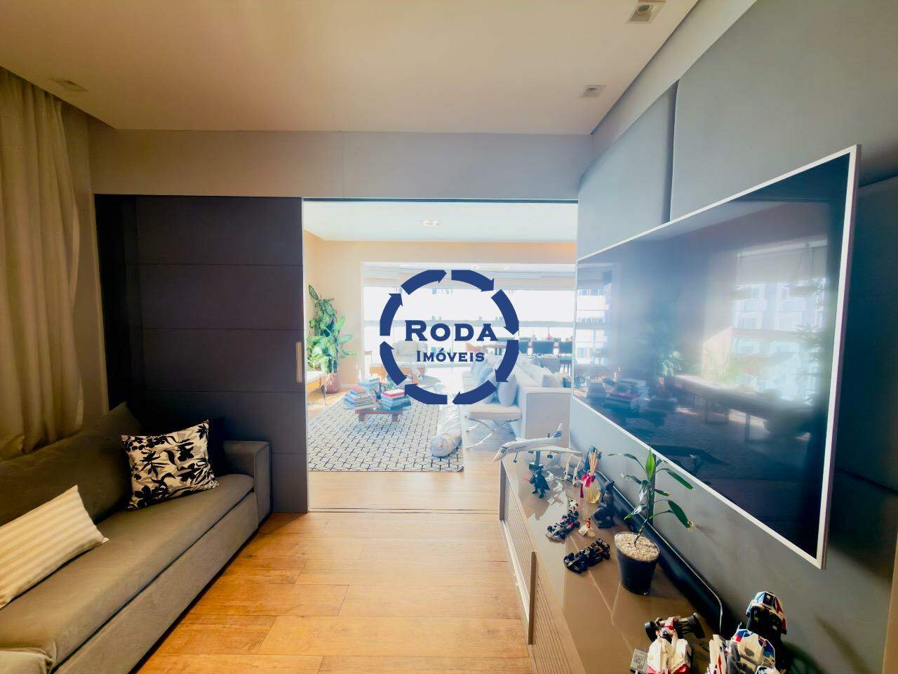 Apartamento à venda no Ponta da Praia: sala intima de tv