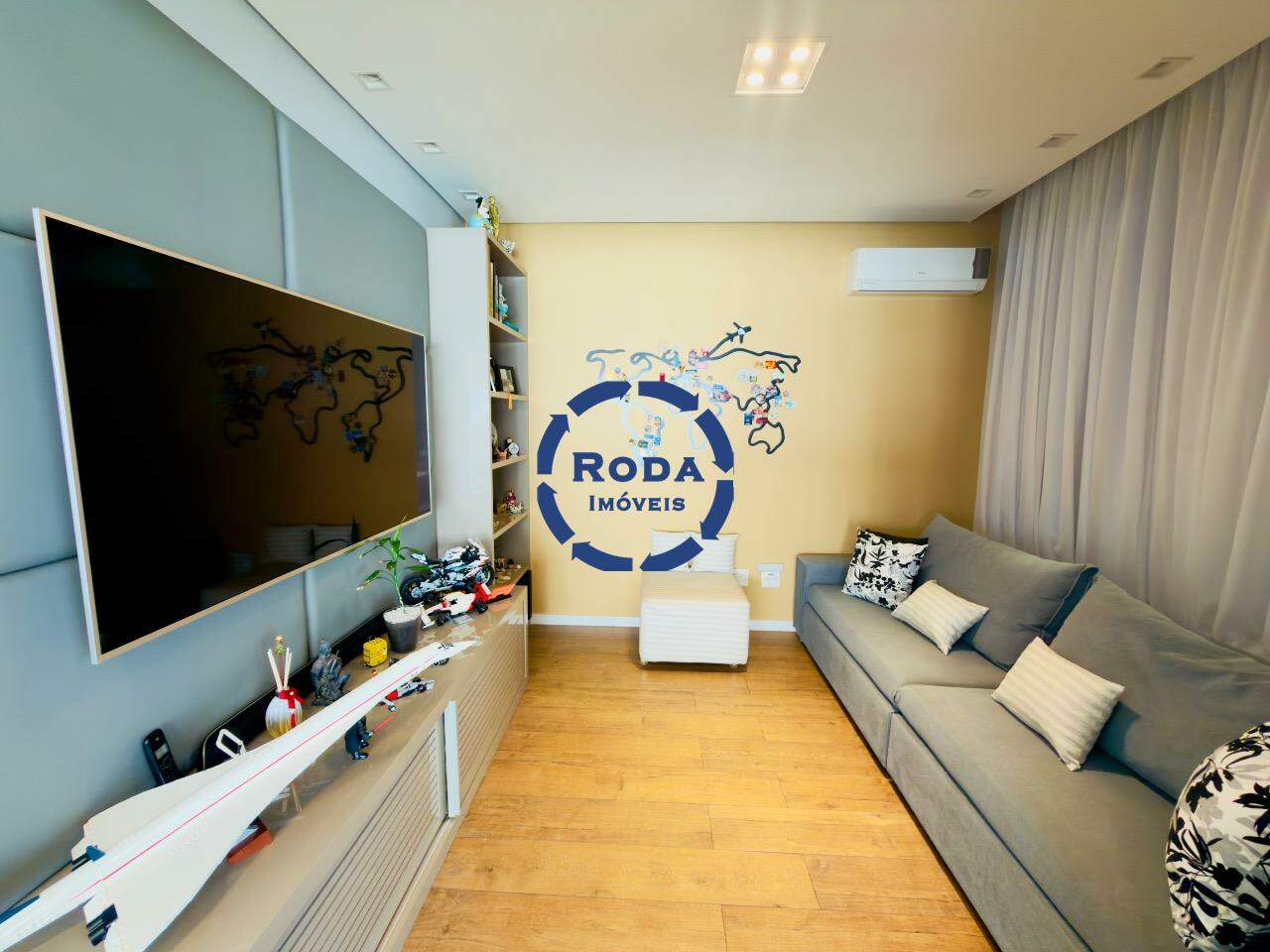 Apartamento à venda no Ponta da Praia: sala intima  de tv