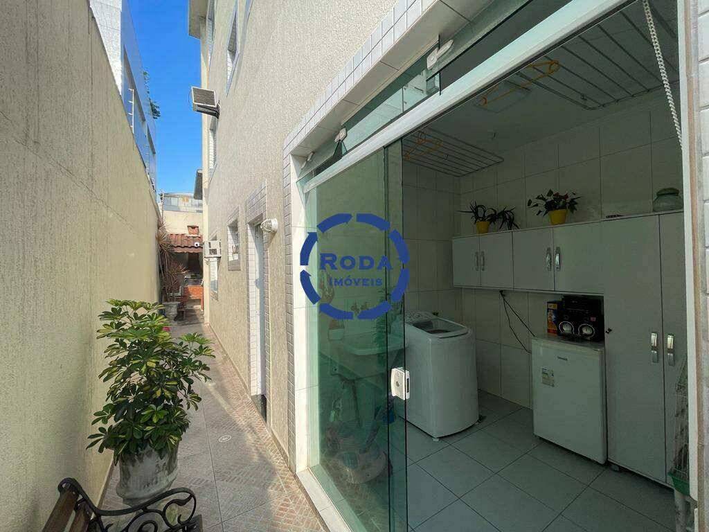 Casa à venda no Embaré: 