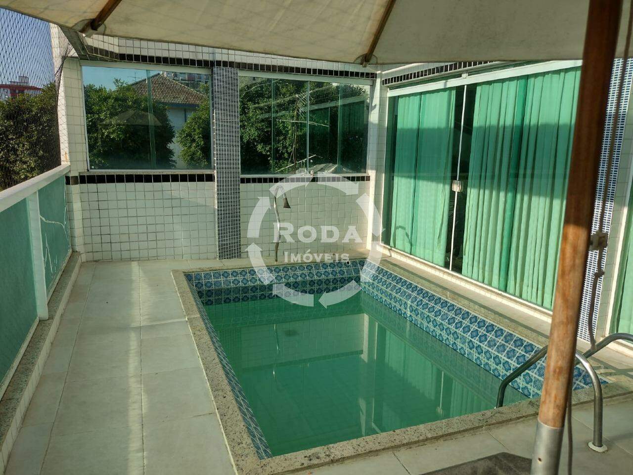 Sobrado à venda no Embaré: