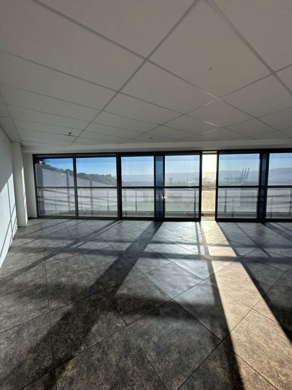 Conjunto Comercial para aluguel no Valongo: 