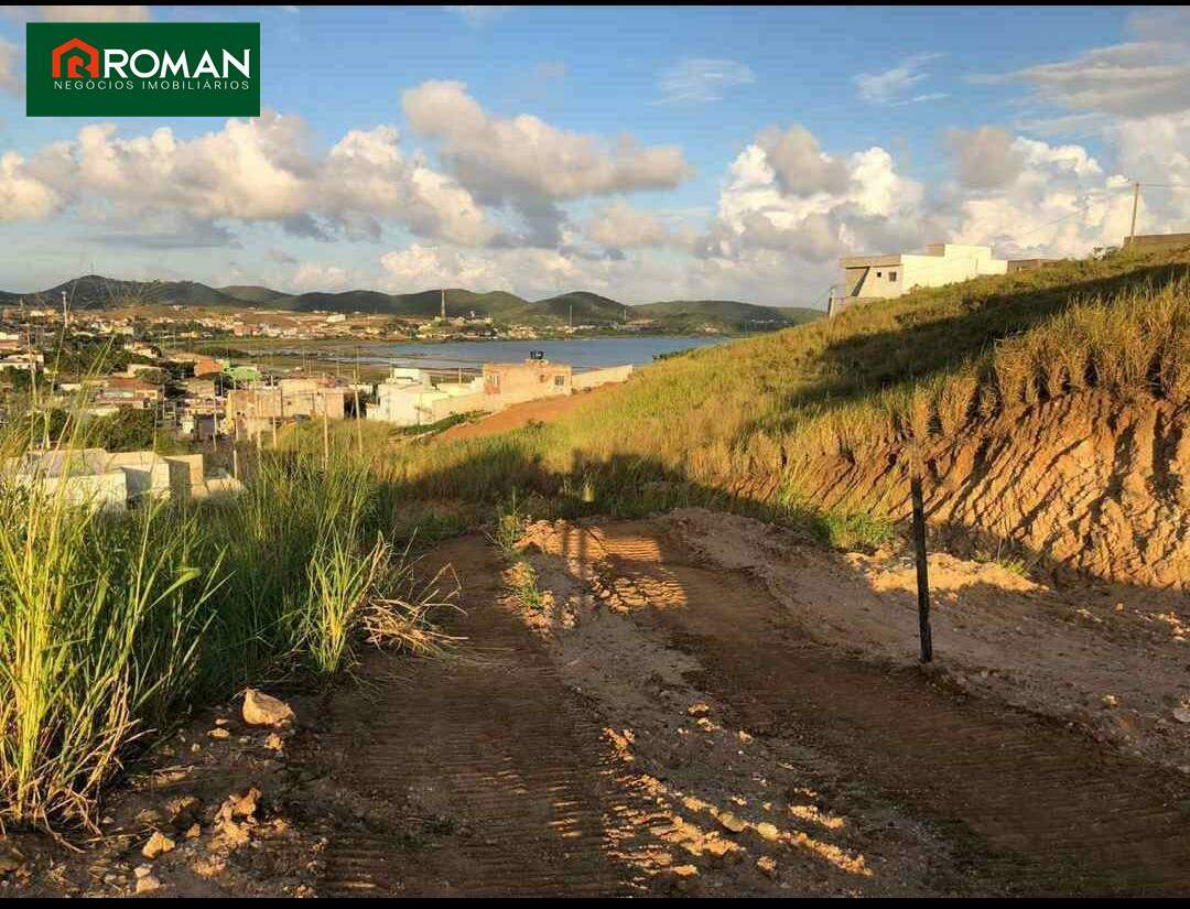 Terreno à venda no Vinhateiro: 