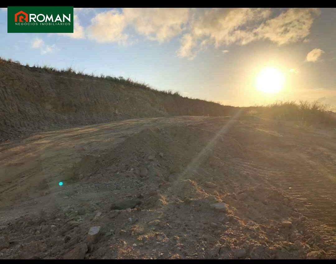 Terreno à venda no Vinhateiro: 