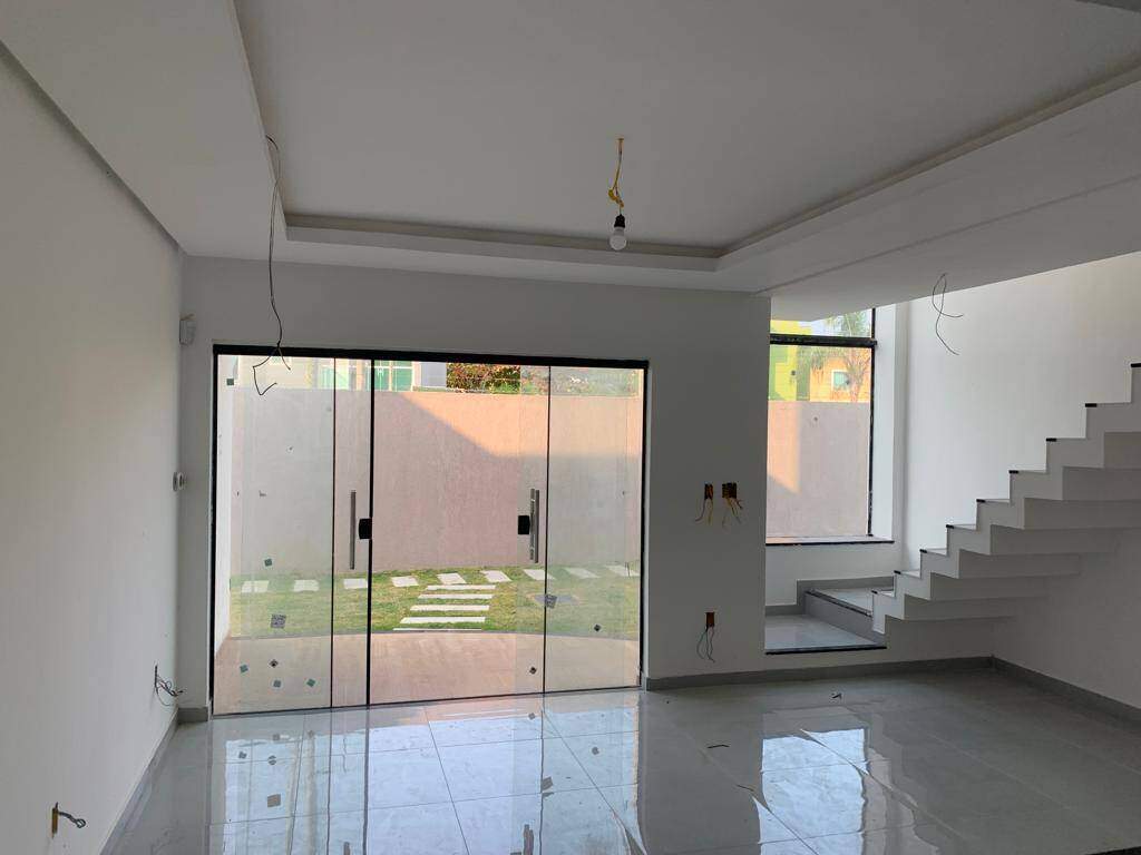 Casa em condomínio à venda no Novo Portinho: 