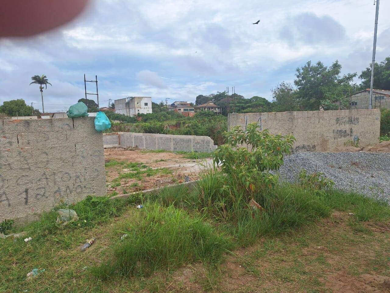 Área à venda no Vila do Peró: 