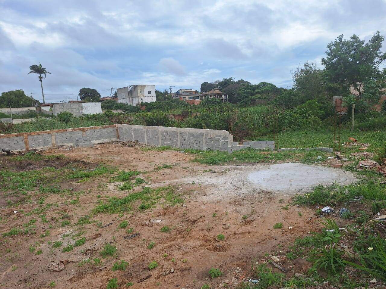 Área à venda no Vila do Peró: 