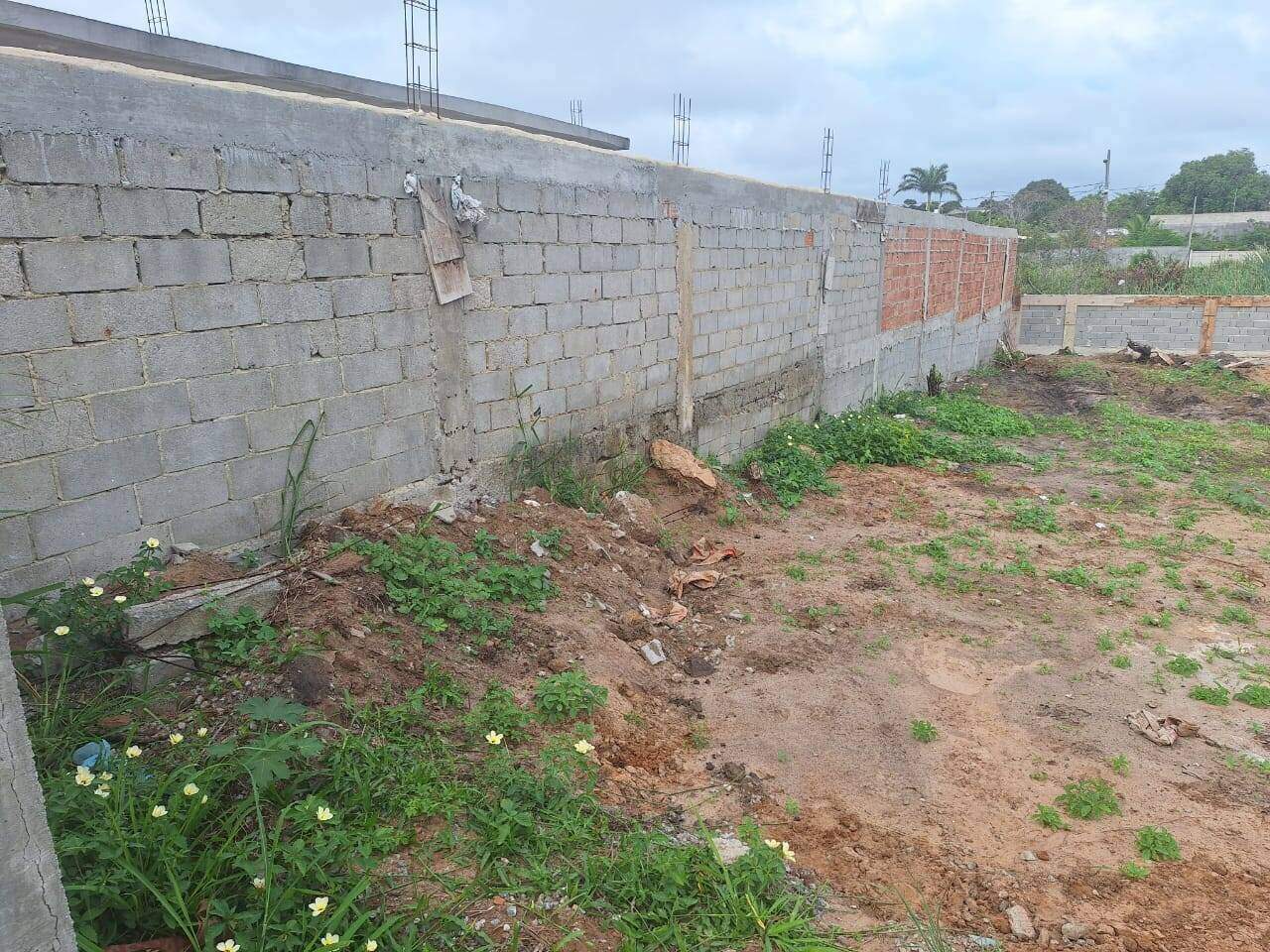 Área à venda no Vila do Peró: 